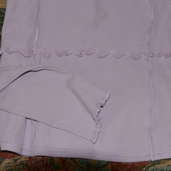 *NWT* Vans lavender long sleeve t-shirt with lettuce hem sleeves and details - Picture 2 of 5